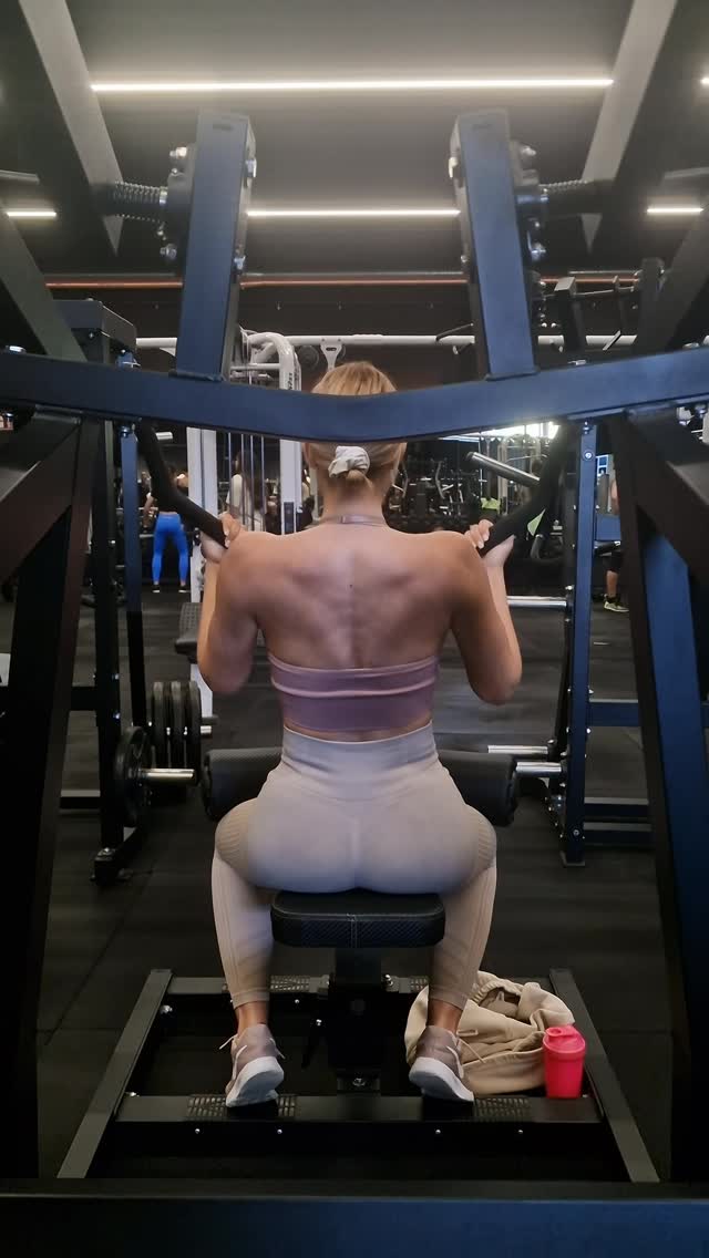 Entrenando en máquina de espaldas