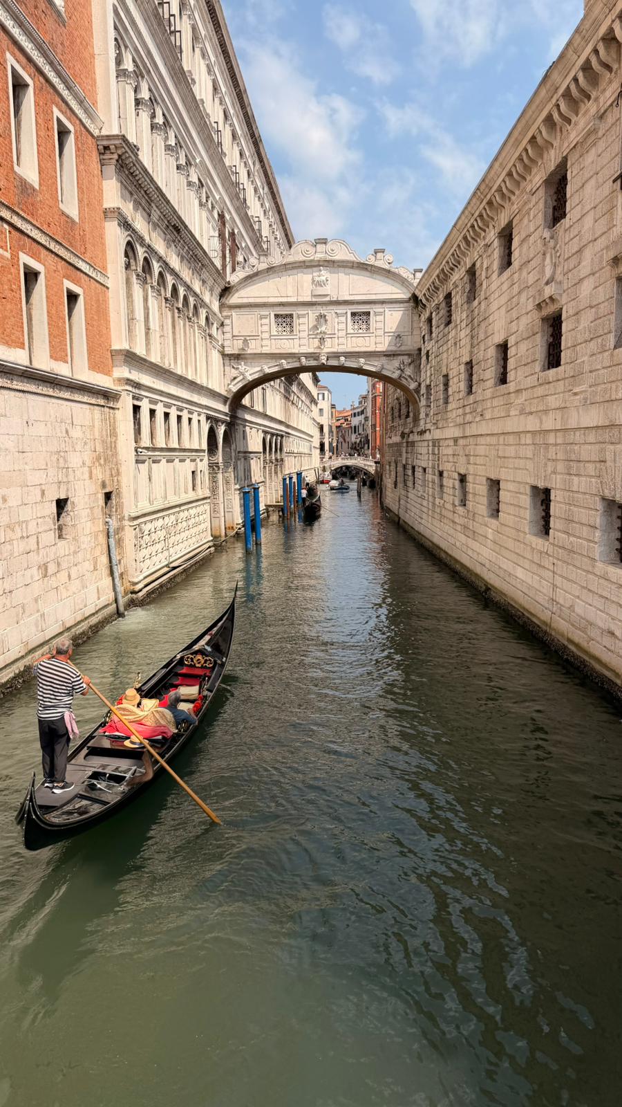 Puente de los Suspiros con góndola